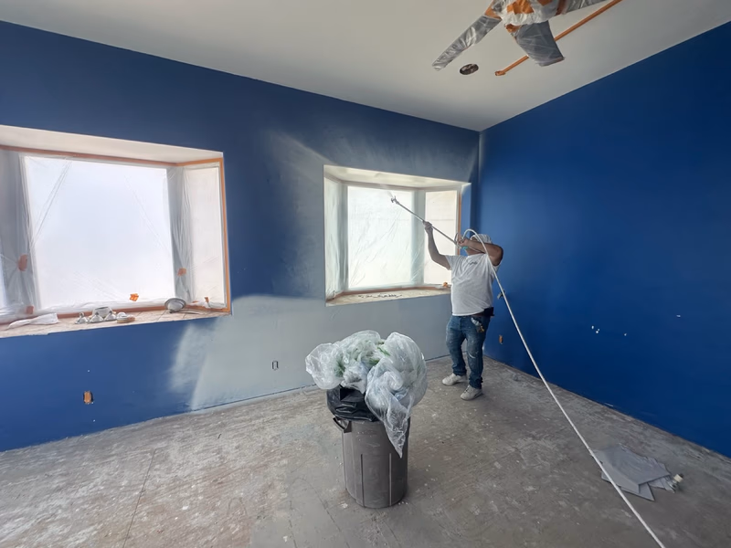 Interior spray painting walls in Palm Springs CA, Noe Rivera Painting